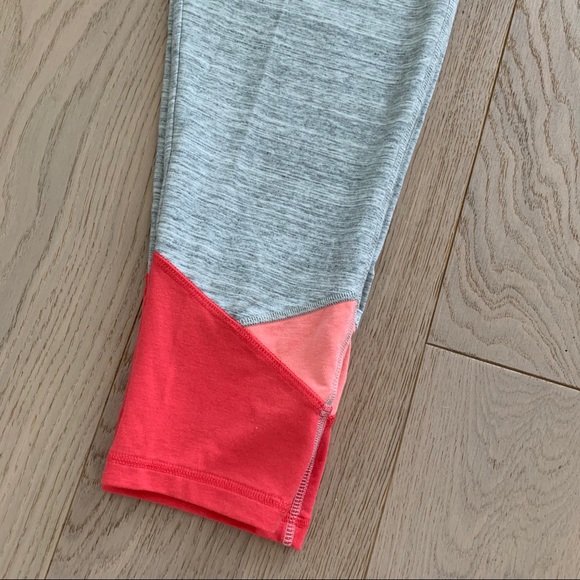 Victoria’s Secret The Everywhere Capri Legging - Picture 2 of 8